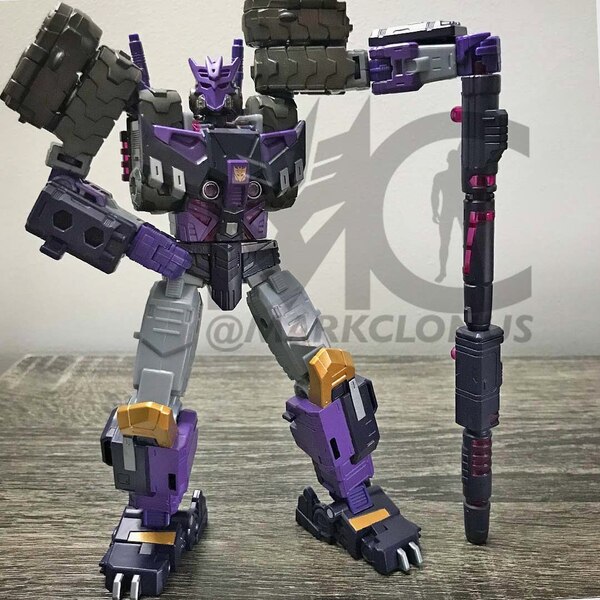 Transformers Legacy Evolution Comic Tarn Official In Hand Image  (6 of 8)